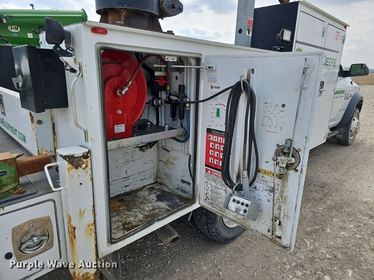 image for item DO4367 2016 Dodge Ram 5500HD  utility / service truck