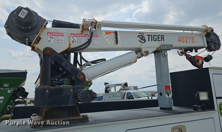 image for item DO4367 2016 Dodge Ram 5500HD  utility / service truck