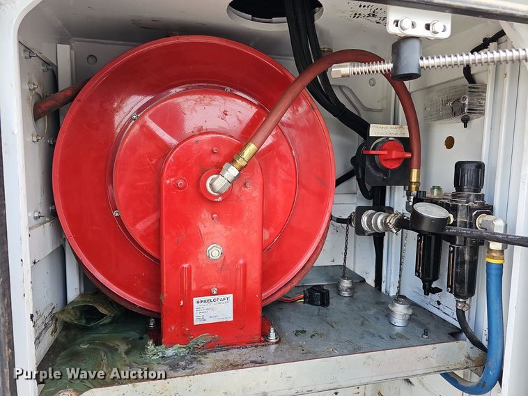 image for item DO4367 2016 Dodge Ram 5500HD  utility / service truck