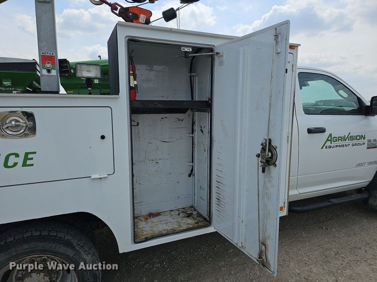 image for item DO4367 2016 Dodge Ram 5500HD  utility / service truck