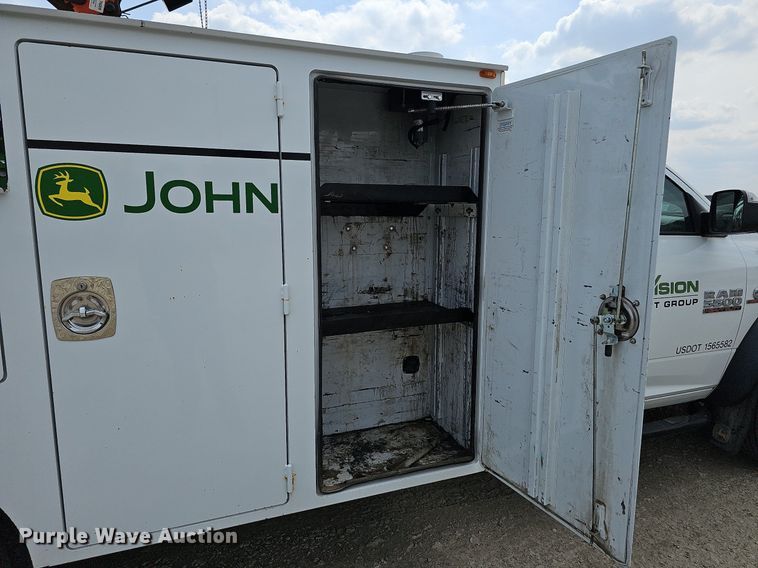 image for item DO4367 2016 Dodge Ram 5500HD  utility / service truck