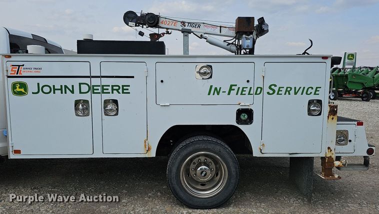 image for item DO4367 2016 Dodge Ram 5500HD  utility / service truck