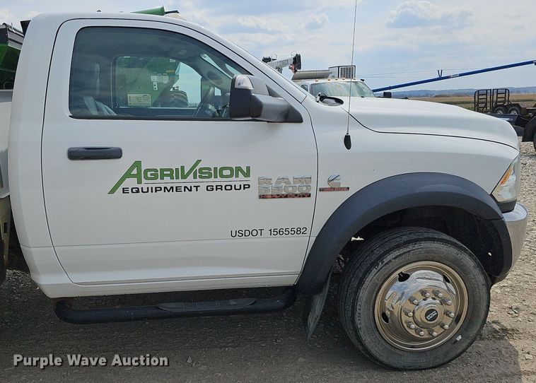 image for item DO4367 2016 Dodge Ram 5500HD  utility / service truck