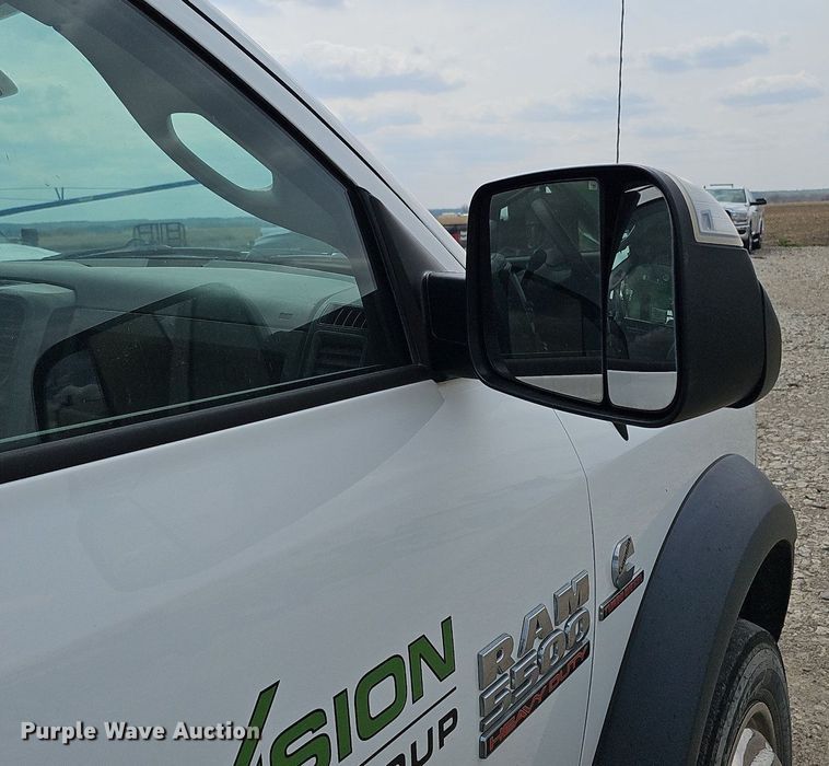 image for item DO4367 2016 Dodge Ram 5500HD  utility / service truck