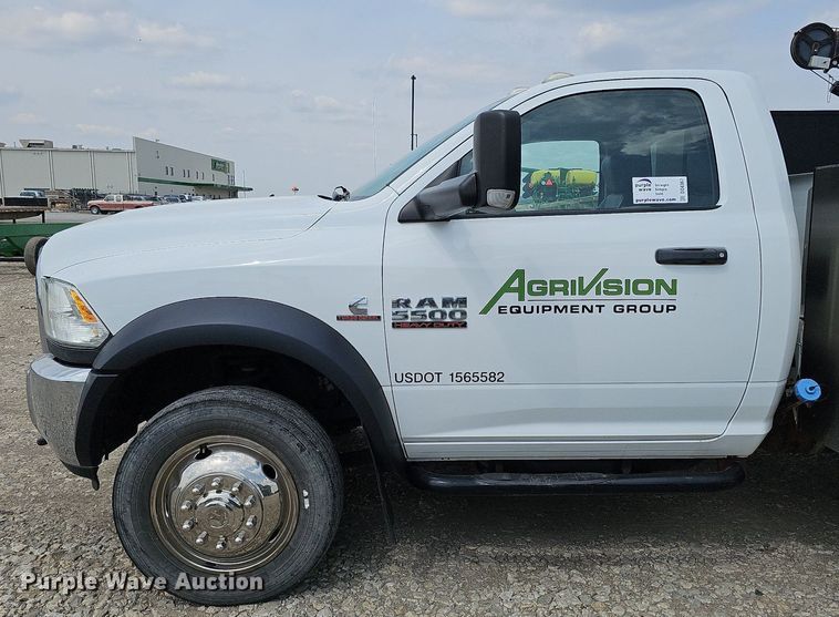 image for item DO4367 2016 Dodge Ram 5500HD  utility / service truck