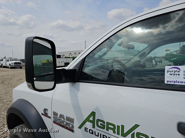 image for item DO4367 2016 Dodge Ram 5500HD  utility / service truck