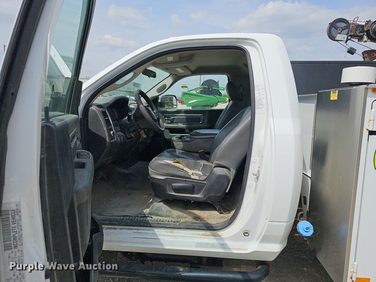 image for item DO4367 2016 Dodge Ram 5500HD  utility / service truck