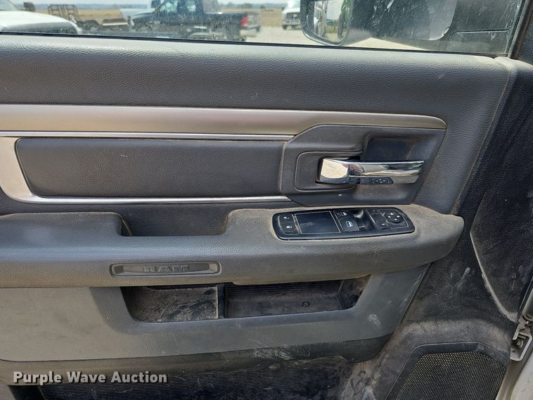 image for item DO4367 2016 Dodge Ram 5500HD  utility / service truck