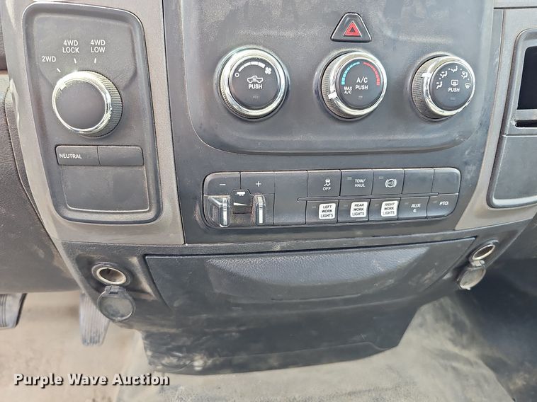 image for item DO4367 2016 Dodge Ram 5500HD  utility / service truck