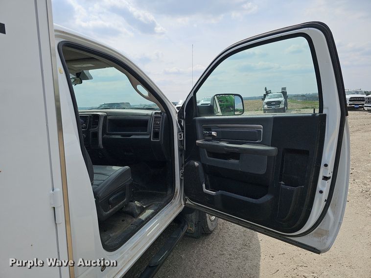 image for item DO4367 2016 Dodge Ram 5500HD  utility / service truck