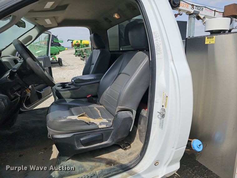 image for item DO4367 2016 Dodge Ram 5500HD  utility / service truck