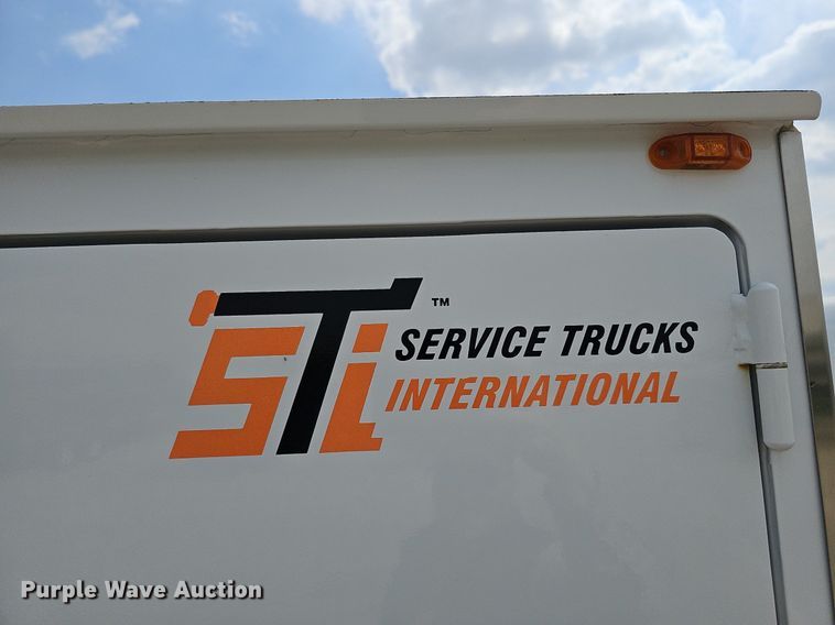 image for item DO4367 2016 Dodge Ram 5500HD  utility / service truck