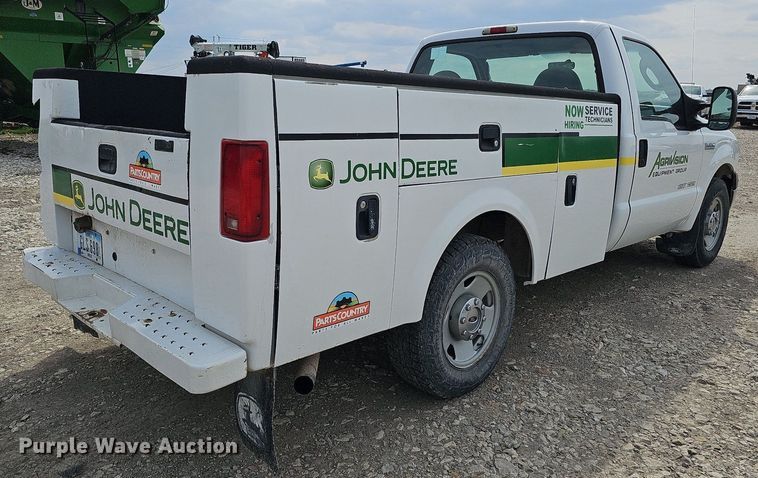 image for item DO4368 2005 Ford F250 Super Duty XL  utility bed pickup truck