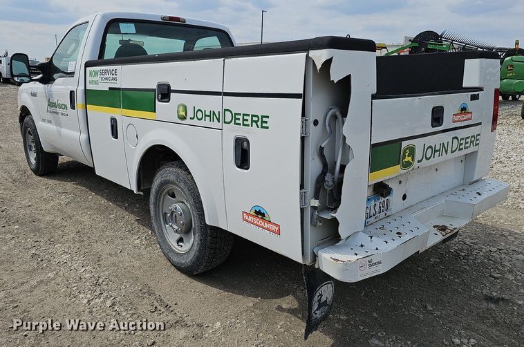 image for item DO4368 2005 Ford F250 Super Duty XL  utility bed pickup truck