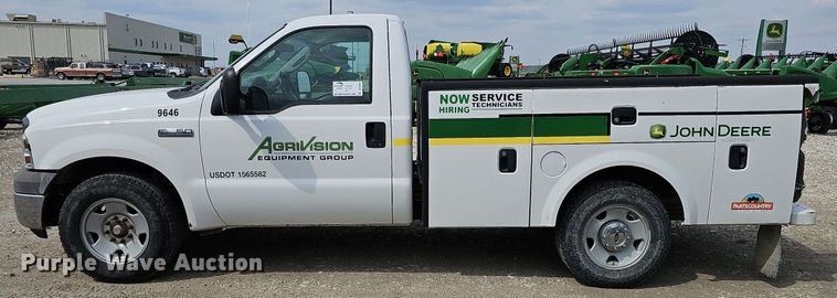 image for item DO4368 2005 Ford F250 Super Duty XL  utility bed pickup truck