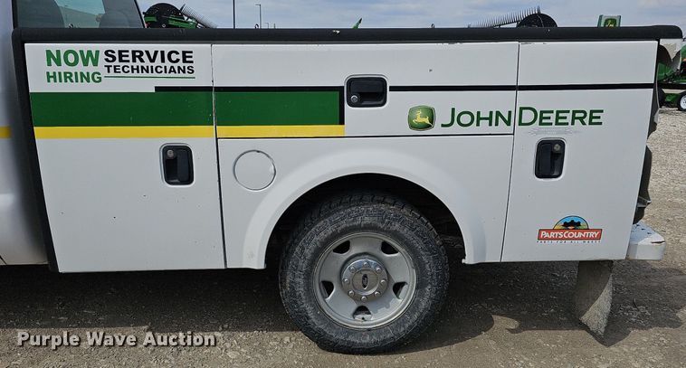 image for item DO4368 2005 Ford F250 Super Duty XL  utility bed pickup truck