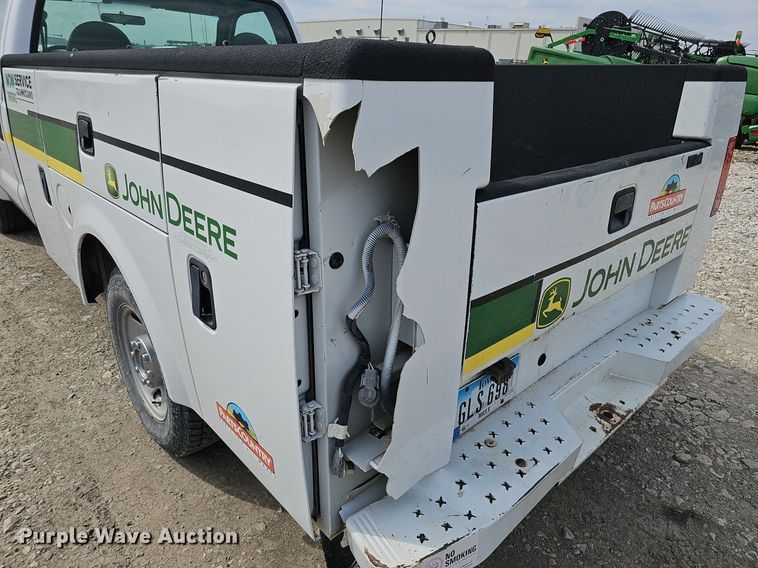 image for item DO4368 2005 Ford F250 Super Duty XL  utility bed pickup truck