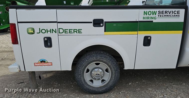 image for item DO4368 2005 Ford F250 Super Duty XL  utility bed pickup truck