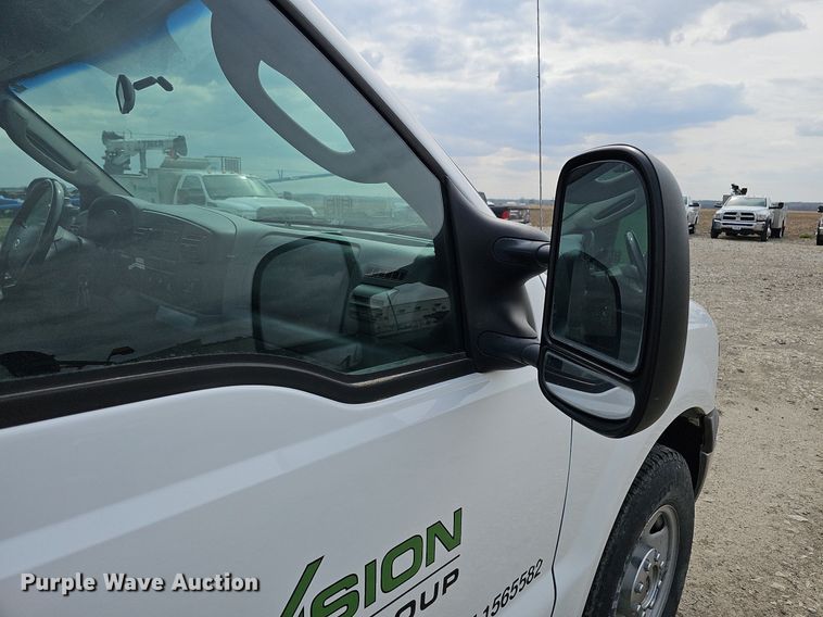 image for item DO4368 2005 Ford F250 Super Duty XL  utility bed pickup truck