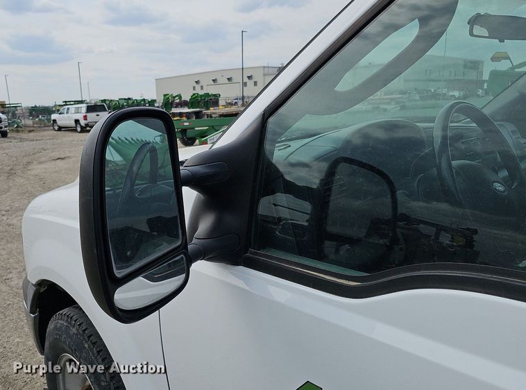 image for item DO4368 2005 Ford F250 Super Duty XL  utility bed pickup truck