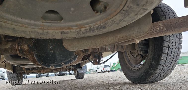 image for item DO4368 2005 Ford F250 Super Duty XL  utility bed pickup truck