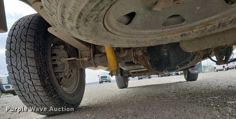 image for item DO4368 2005 Ford F250 Super Duty XL  utility bed pickup truck