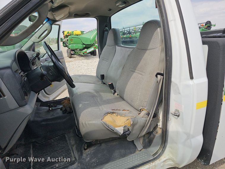 image for item DO4368 2005 Ford F250 Super Duty XL  utility bed pickup truck