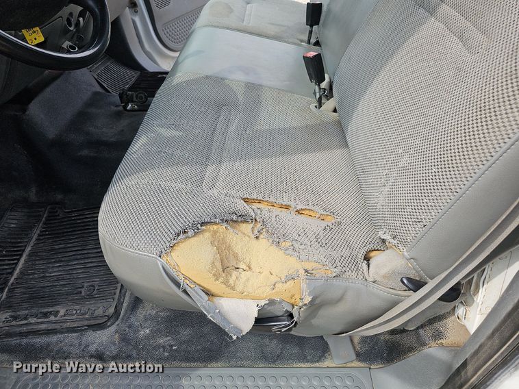 image for item DO4368 2005 Ford F250 Super Duty XL  utility bed pickup truck