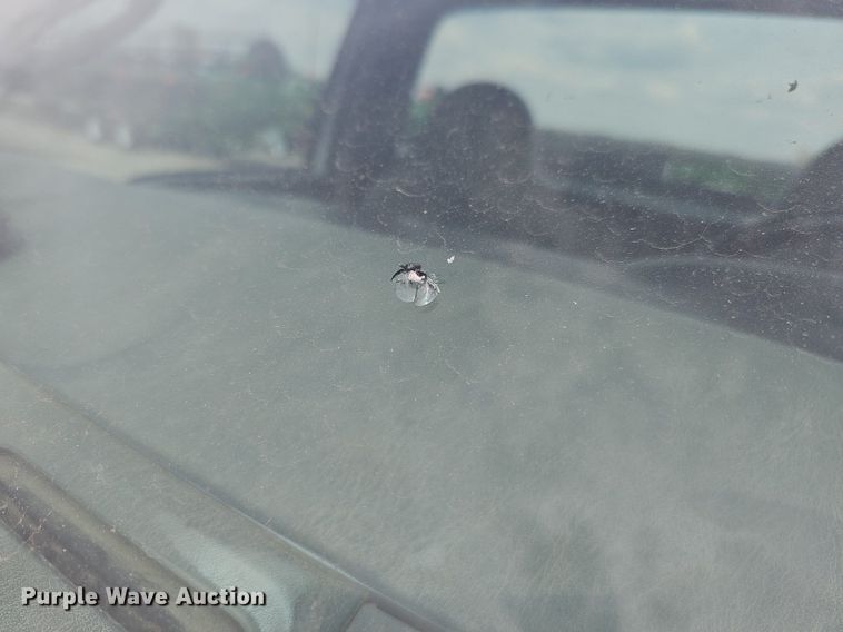 image for item DO4368 2005 Ford F250 Super Duty XL  utility bed pickup truck