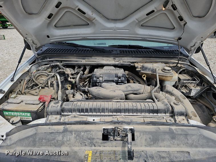 image for item DO4368 2005 Ford F250 Super Duty XL  utility bed pickup truck