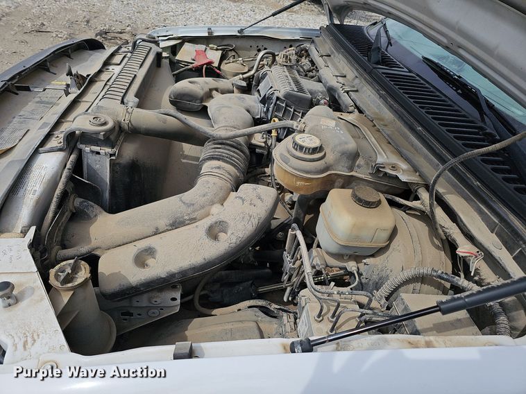 image for item DO4368 2005 Ford F250 Super Duty XL  utility bed pickup truck