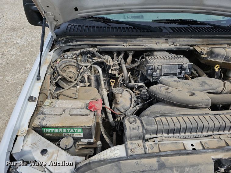 image for item DO4368 2005 Ford F250 Super Duty XL  utility bed pickup truck