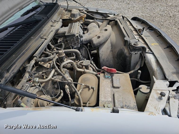 image for item DO4368 2005 Ford F250 Super Duty XL  utility bed pickup truck