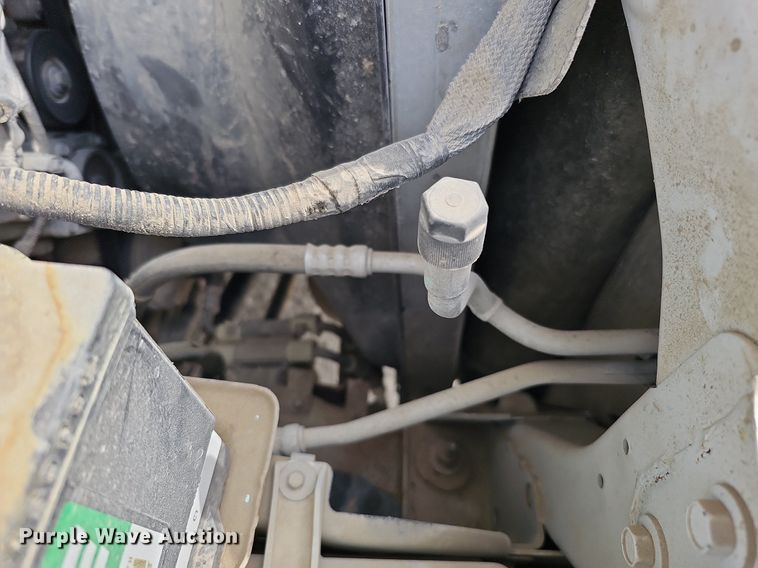 image for item DO4368 2005 Ford F250 Super Duty XL  utility bed pickup truck