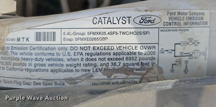 image for item DO4368 2005 Ford F250 Super Duty XL  utility bed pickup truck