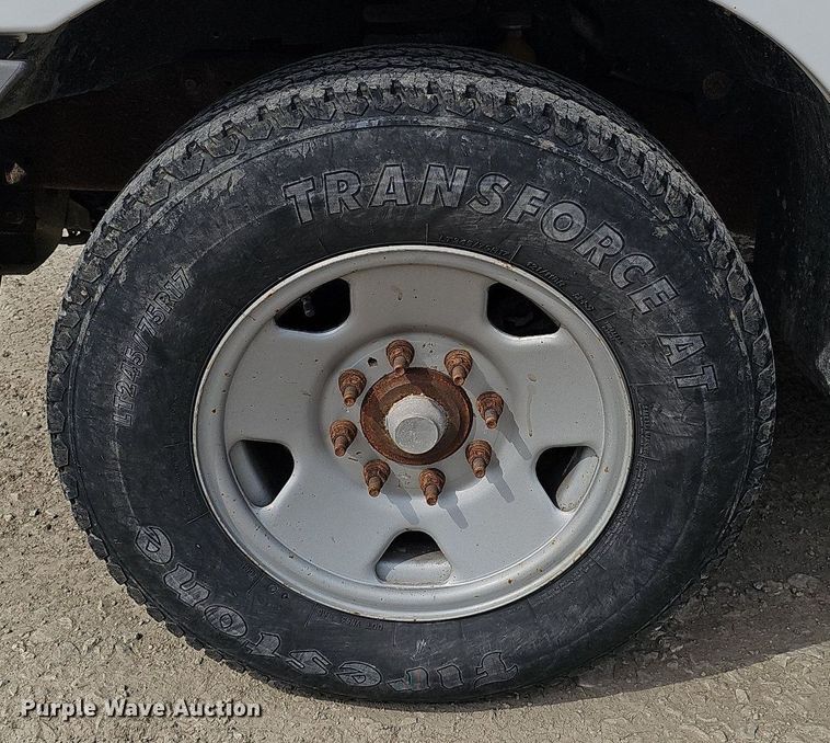 image for item DO4368 2005 Ford F250 Super Duty XL  utility bed pickup truck