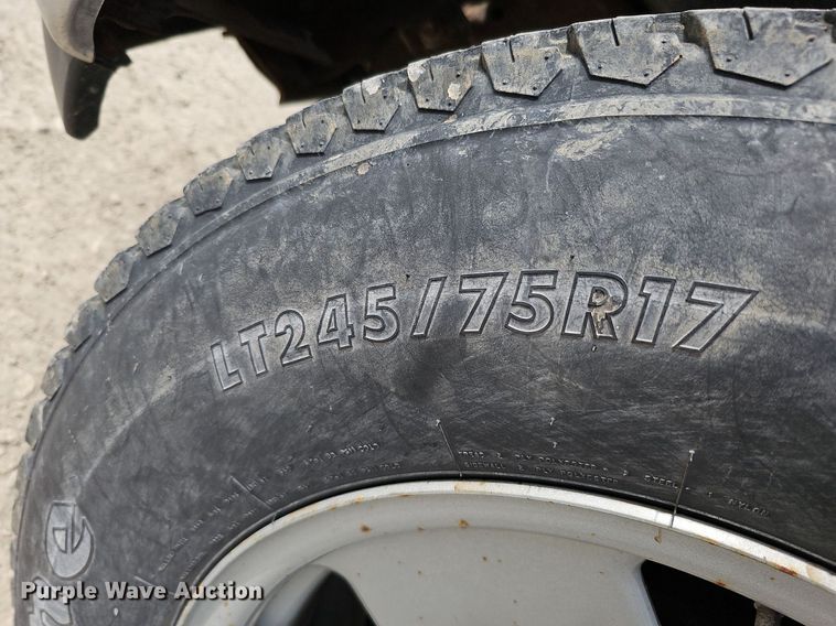 image for item DO4368 2005 Ford F250 Super Duty XL  utility bed pickup truck