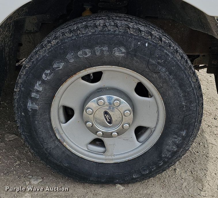 image for item DO4368 2005 Ford F250 Super Duty XL  utility bed pickup truck