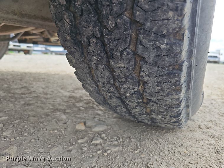 image for item DO4368 2005 Ford F250 Super Duty XL  utility bed pickup truck