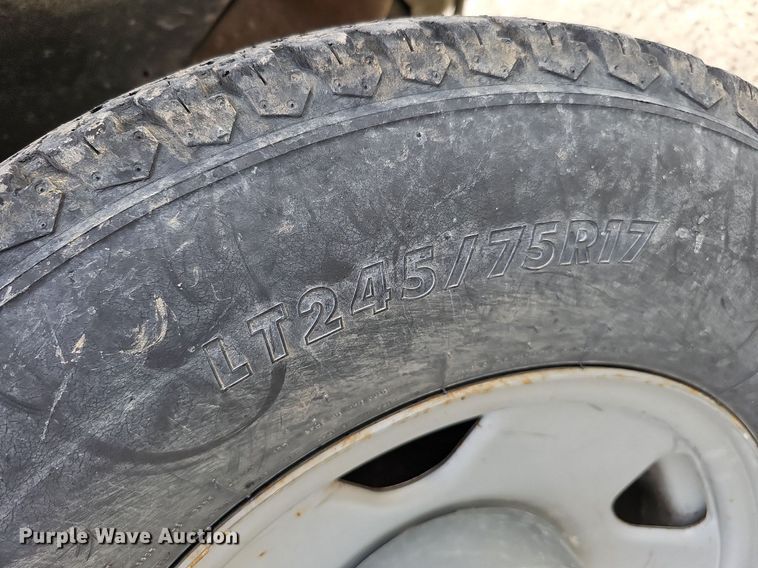 image for item DO4368 2005 Ford F250 Super Duty XL  utility bed pickup truck