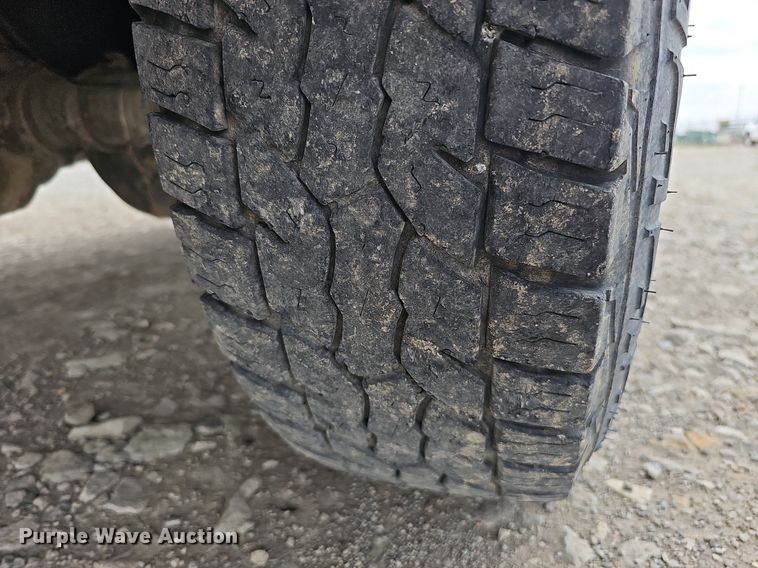 image for item DO4368 2005 Ford F250 Super Duty XL  utility bed pickup truck