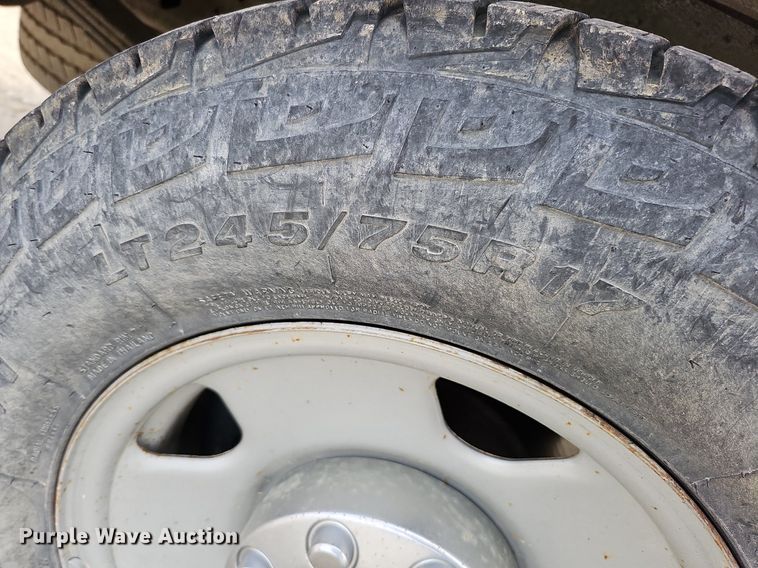 image for item DO4368 2005 Ford F250 Super Duty XL  utility bed pickup truck