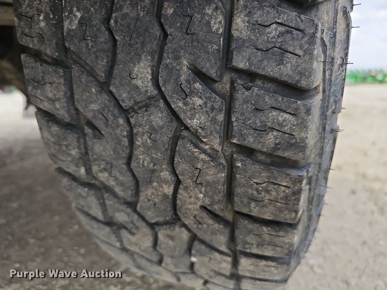 image for item DO4368 2005 Ford F250 Super Duty XL  utility bed pickup truck