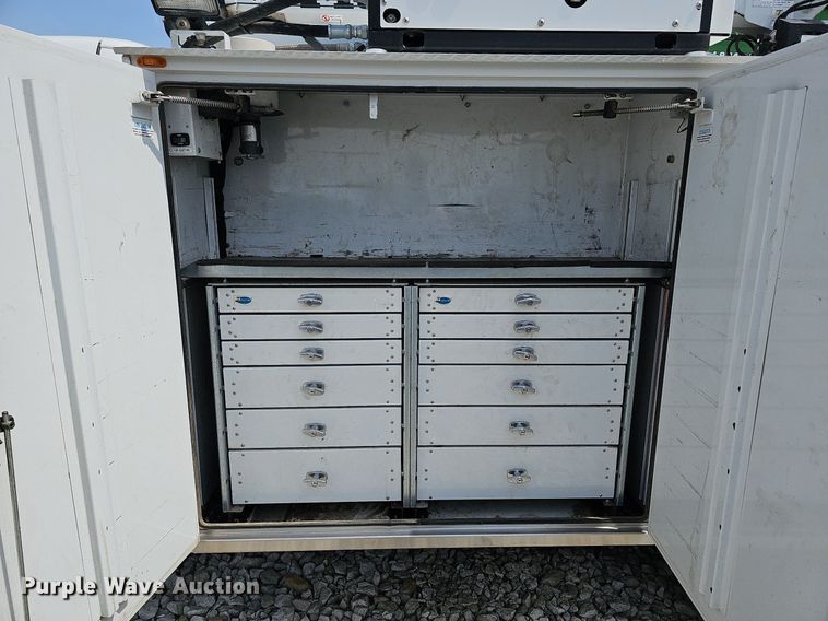 image for item DO4369 2015 Ford F550 Super Duty  utility / service truck