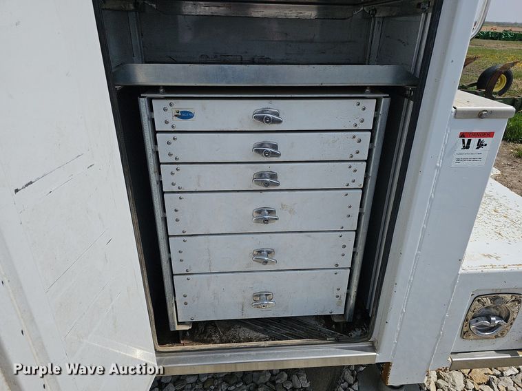 image for item DO4369 2015 Ford F550 Super Duty  utility / service truck