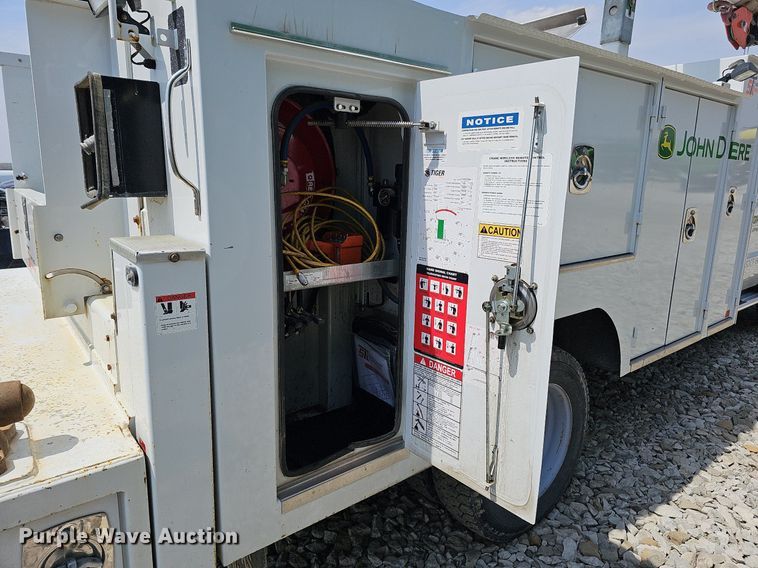 image for item DO4369 2015 Ford F550 Super Duty  utility / service truck