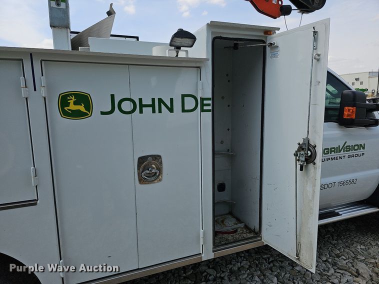 image for item DO4369 2015 Ford F550 Super Duty  utility / service truck