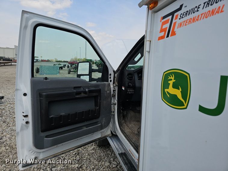 image for item DO4369 2015 Ford F550 Super Duty  utility / service truck