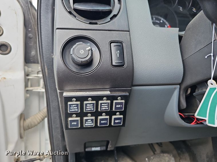 image for item DO4369 2015 Ford F550 Super Duty  utility / service truck