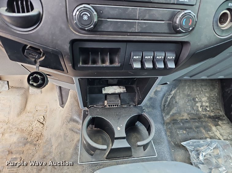 image for item DO4369 2015 Ford F550 Super Duty  utility / service truck